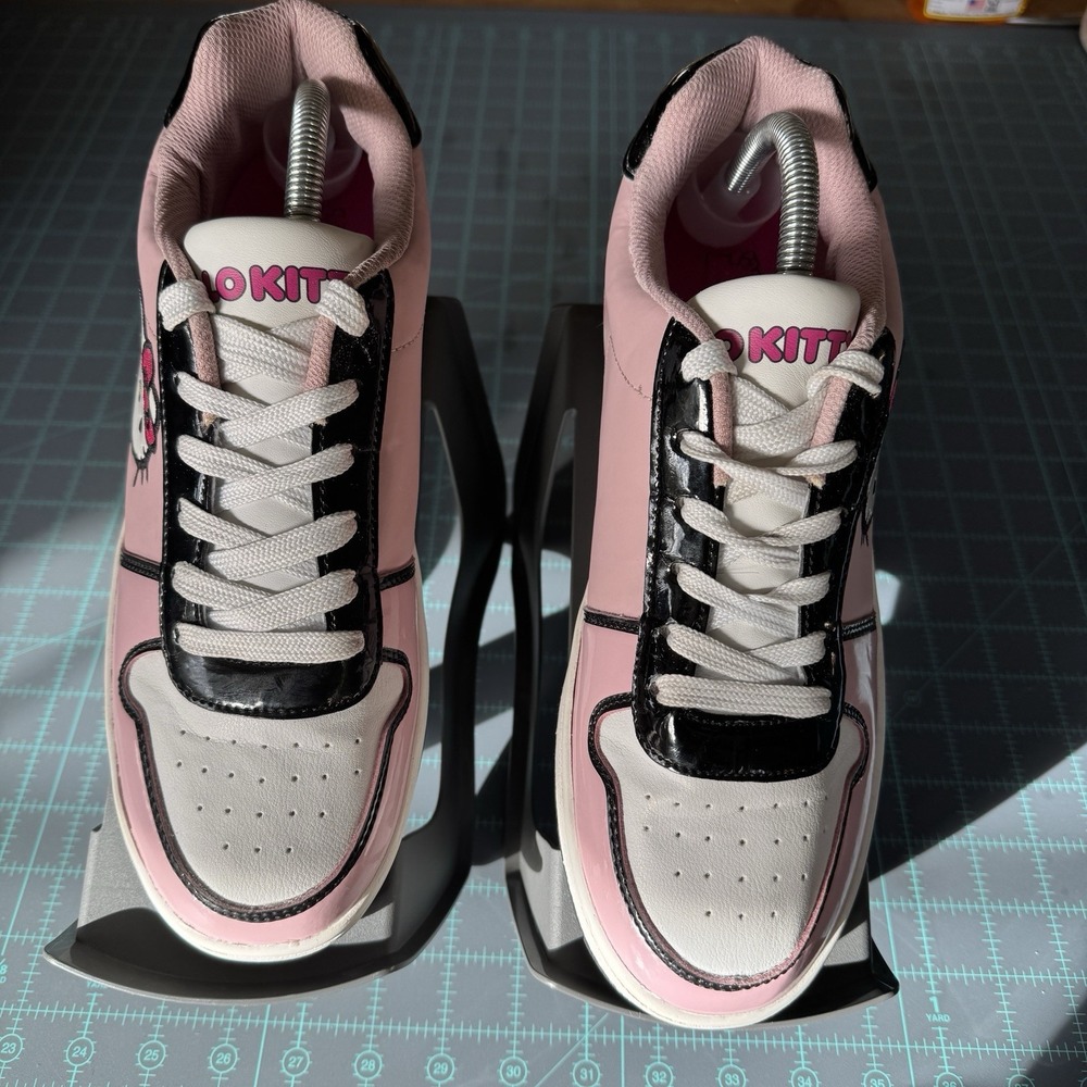 Sanrio Hello Kitty Shoes Women's SIZE 10 -‎ Pink  Black White Court Sneaker
